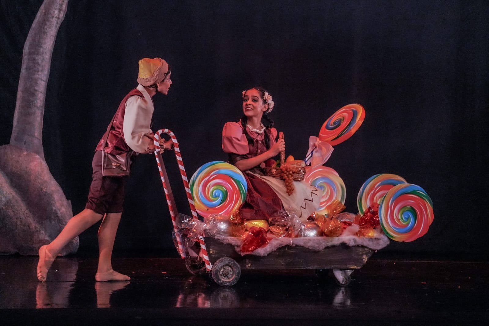 “Hänsel y Gretel” en el Teatro Ángela Peralta de Mazatlán una fantasía danzada por nuevas generaciones 2025 (30)