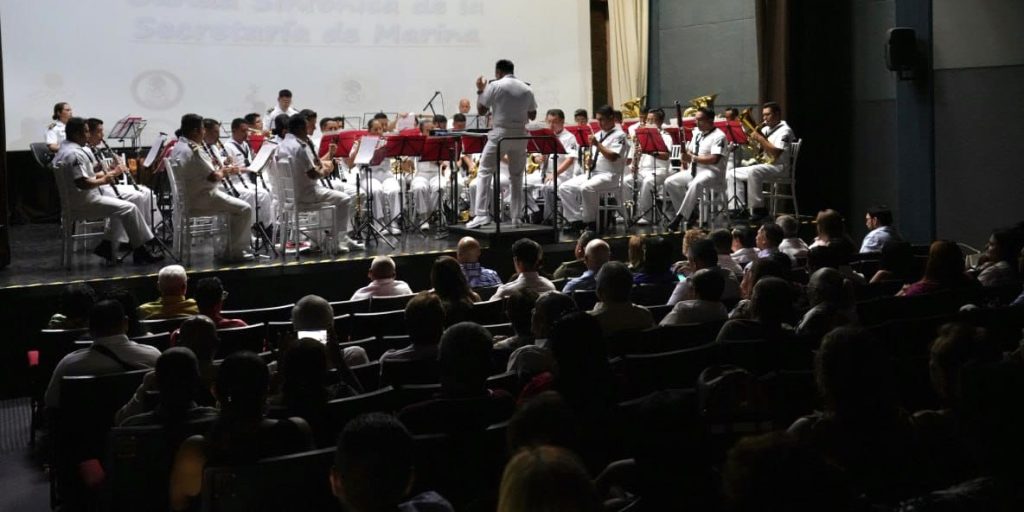 La Banda Sinfónica de la Secretaría de Marina se presentó en el Teatro El Cid 2025