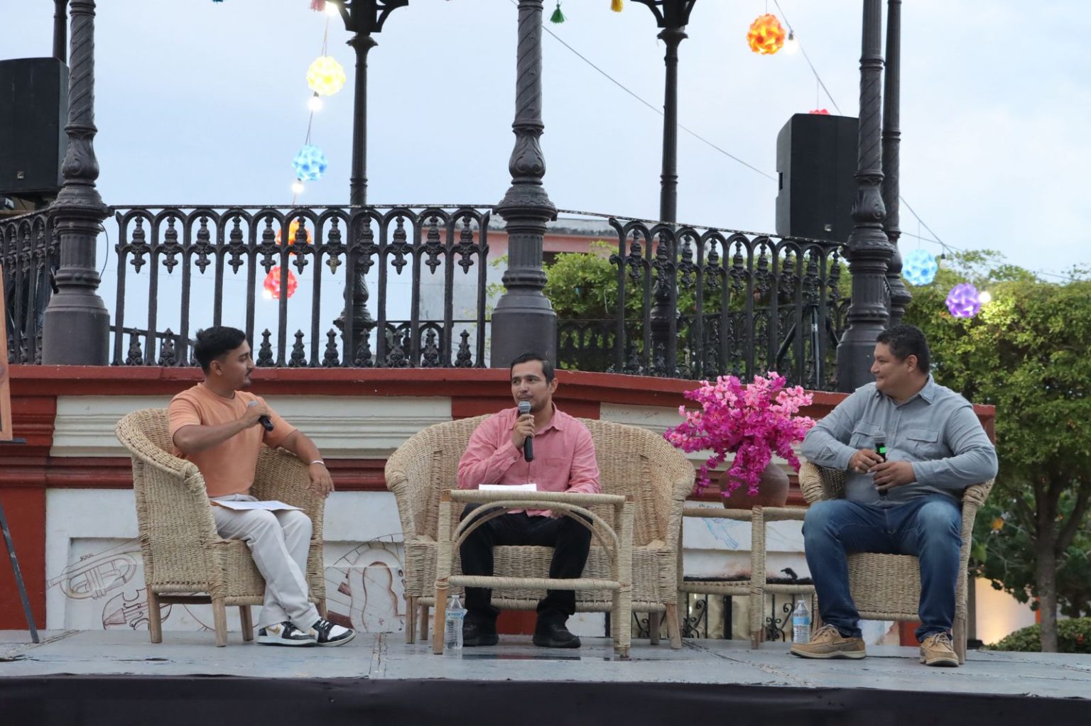 La Feria del Libro 2025 de El Rosario, que organiza el Ayuntamiento de Rosario a través de la Dirección de Cultura y Educación, inició con éxito, en esta su primera edición