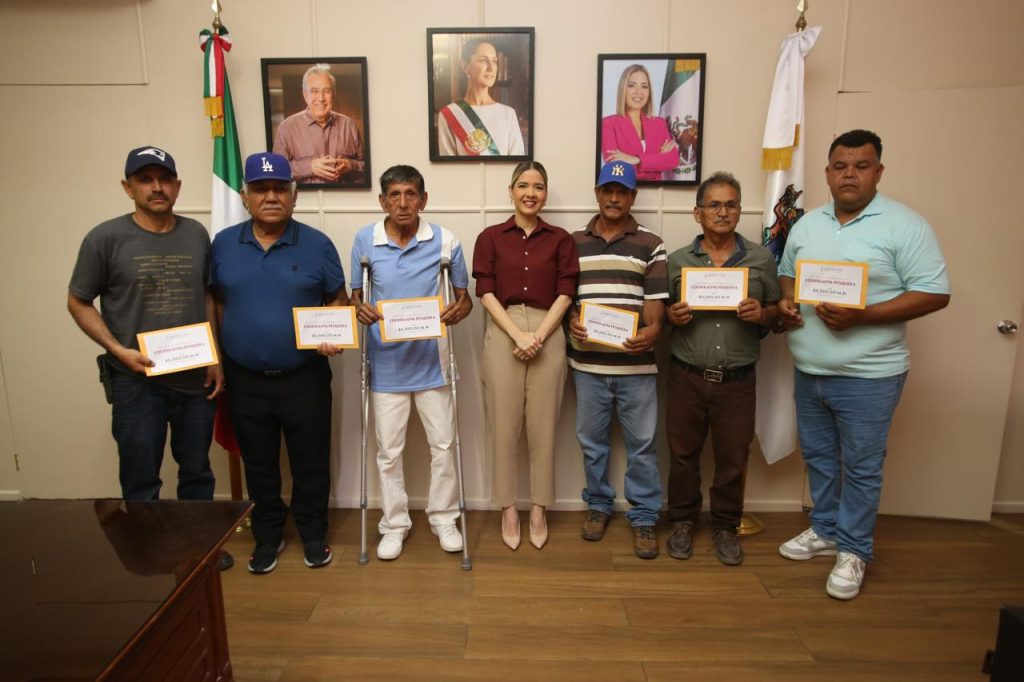 Entrega la Presidenta Estrella Palacios apoyos económicos al sector pesquero (1)