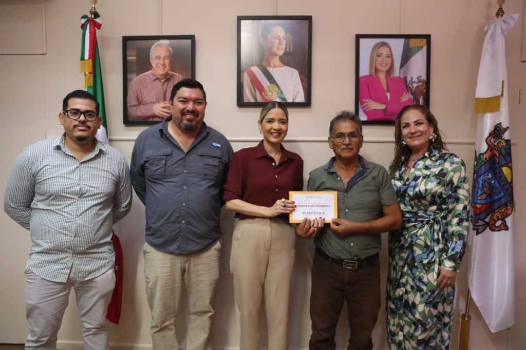 Entrega la Presidenta Estrella Palacios apoyos económicos al sector pesquero (12)