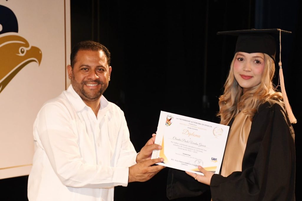 Se gradúan 63 estudiantes de la Escuela de Turismo de la UAS (1)