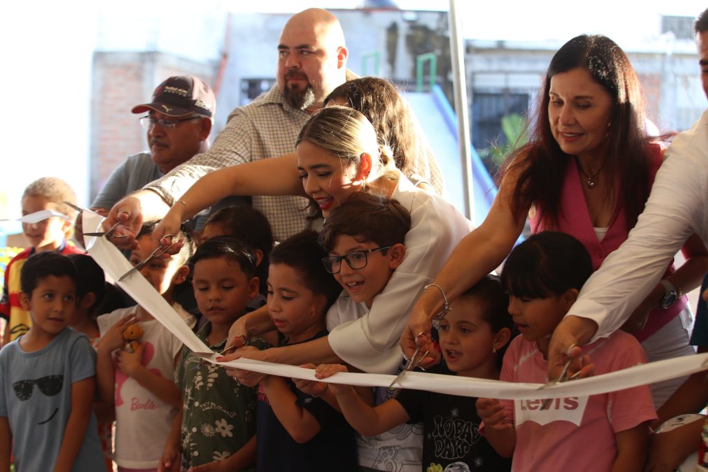 ¡A disfrutar! Estrella Palacios entrega nuevo parque recreativo a vecinos de Jardines de la Riviera (9)