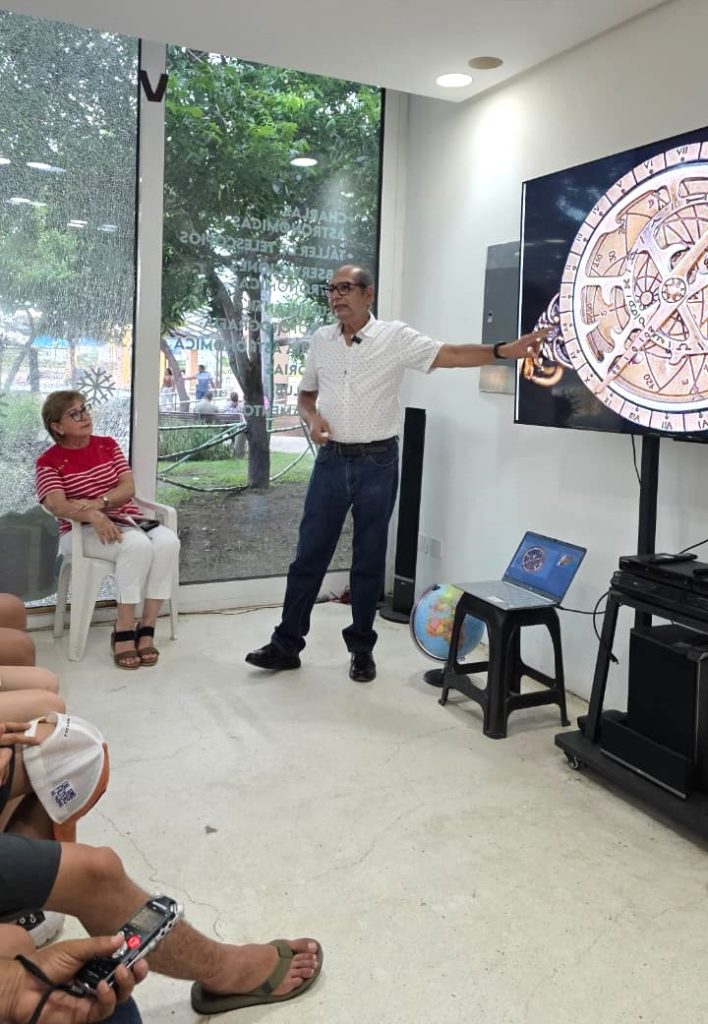Álvaro Hernández de la SAMAZ diserta sobre Cosmografía 2025 1