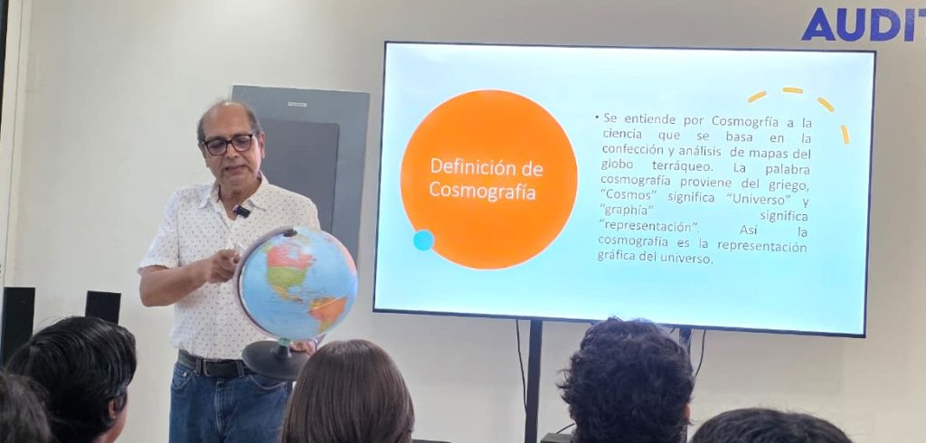 Álvaro Hernández de la SAMAZ diserta sobre Cosmografía 2025