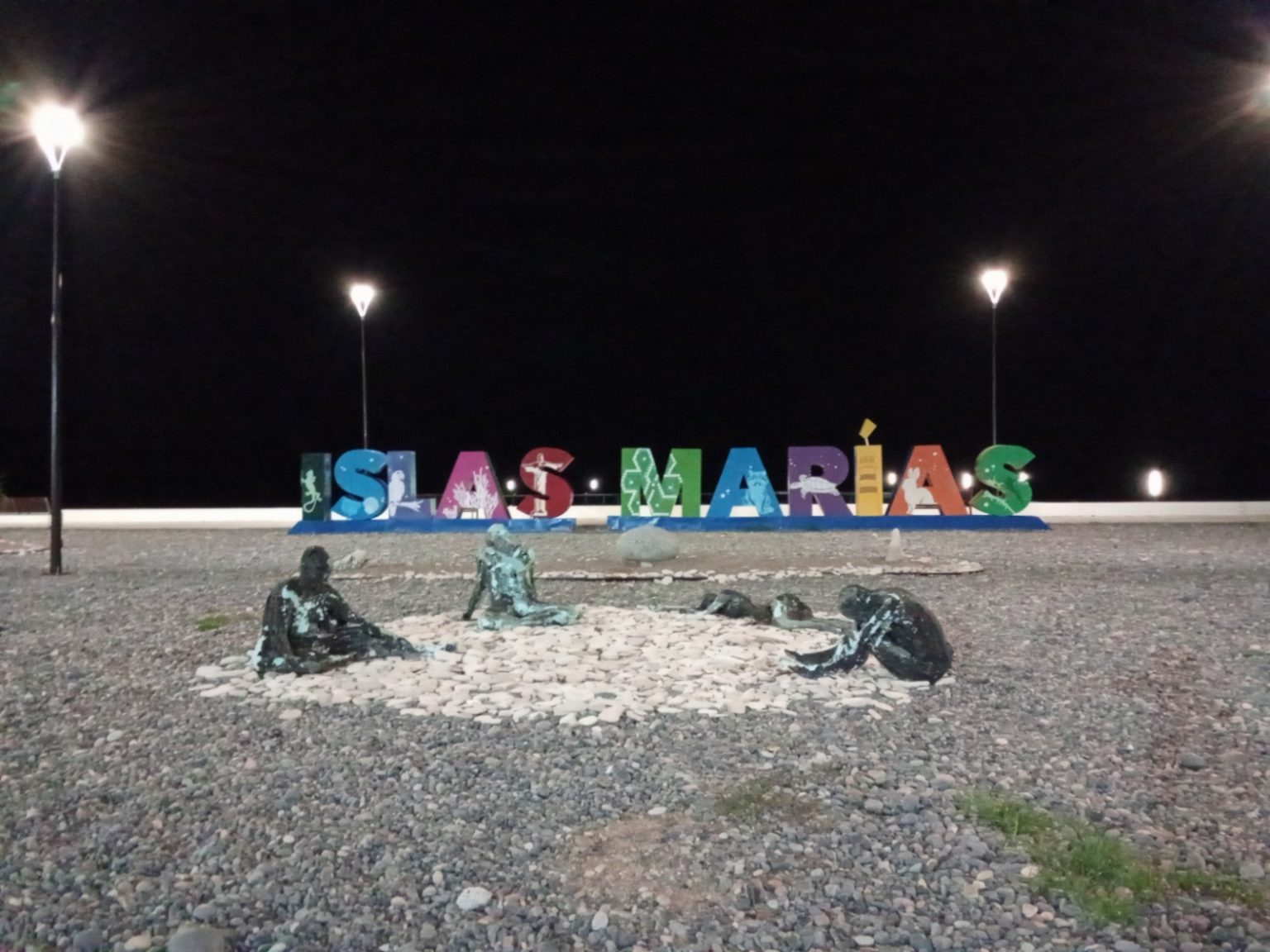 Con un equipo integral de investigadores de la UAS, universitarios llevan a cabo trabajo de campo en las Islas Marías