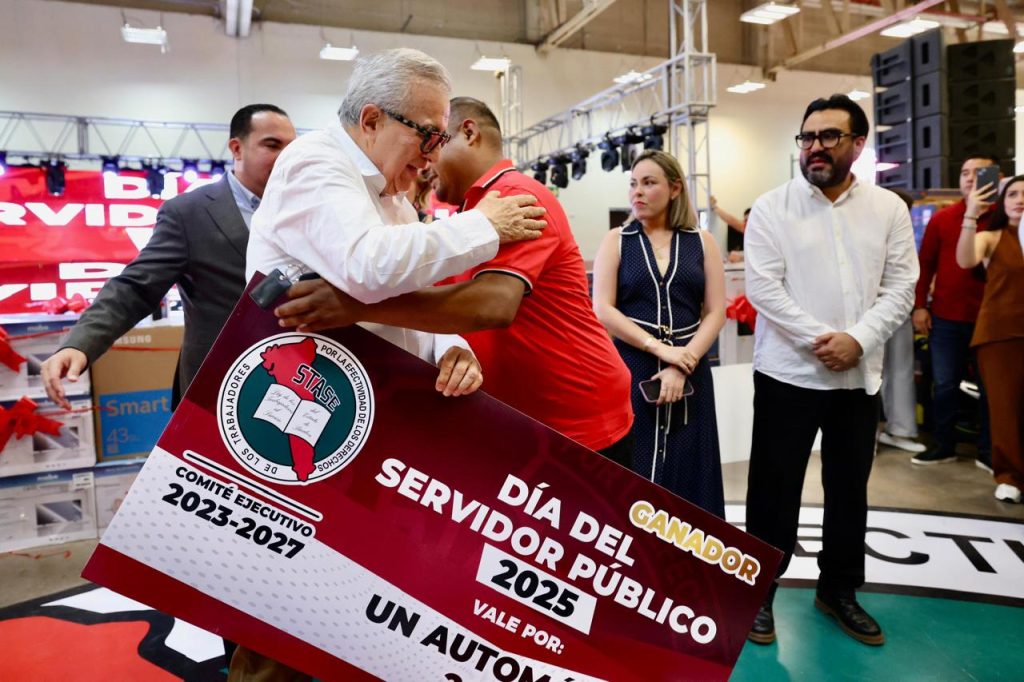 Gobernador Rocha reconoce labor de servidores públicos estatales en la atención a la ciudadanía