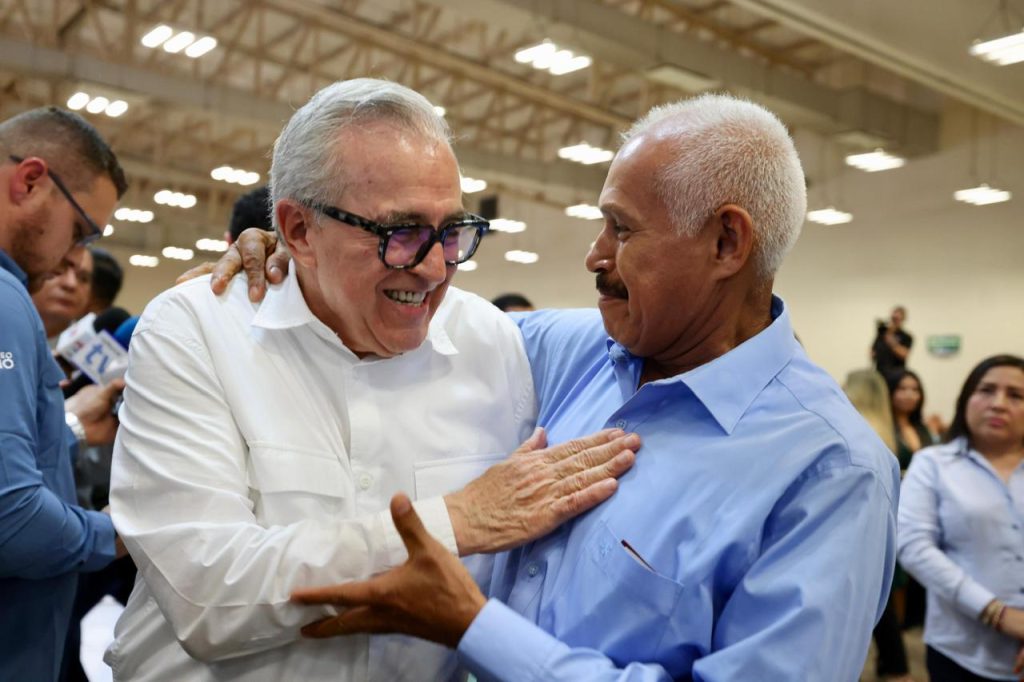 Gobernador Rocha reconoce labor de servidores públicos estatales en la atención a la ciudadanía (6)