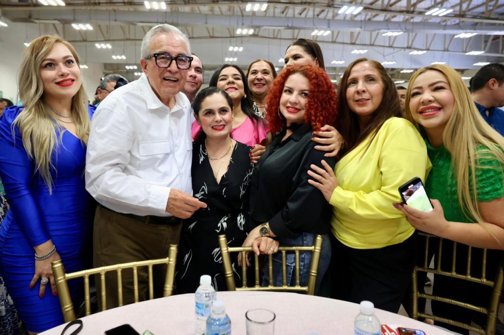 Gobernador Rocha reconoce labor de servidores públicos estatales en la atención a la ciudadanía (9)
