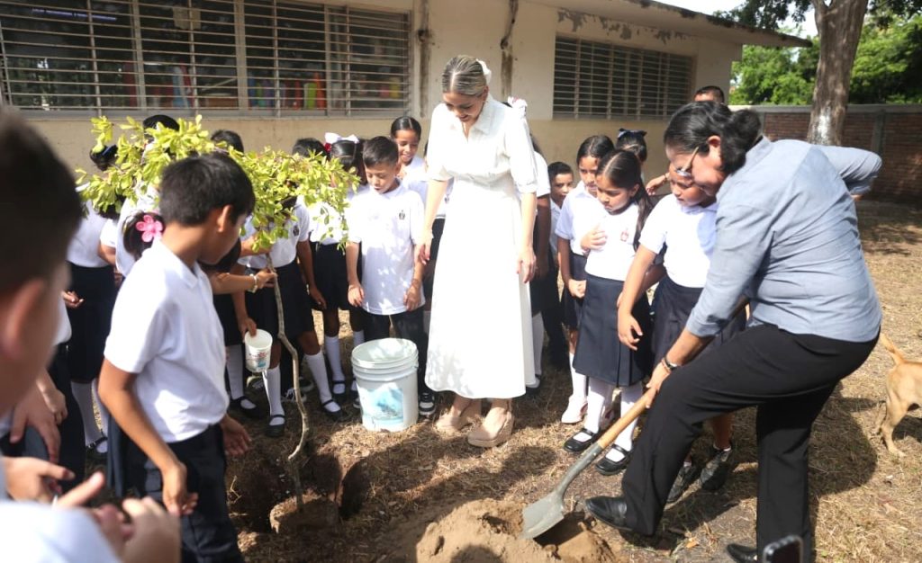 Arranca Estrella Palacios ciclo escolar 2025-2026 en Primaria Ramón López Velarde, en la colonia Genaro Estrada 2025 3