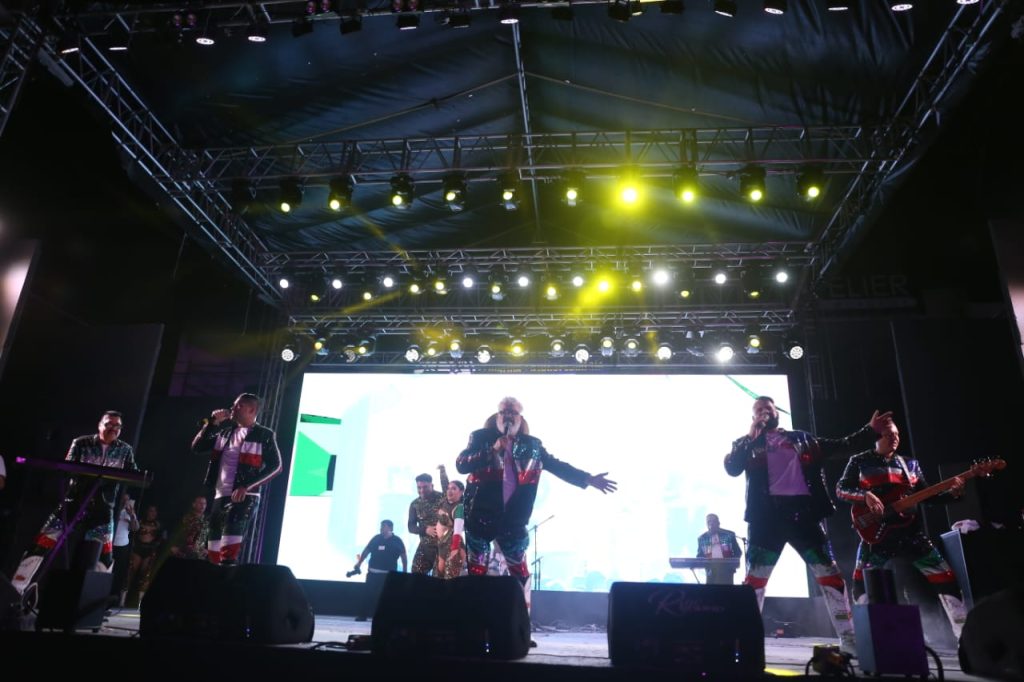 Estrella Palacios hace historia en Mazatlán al encabezar su primer Grito de Independencia como Presidenta Municipal (12)