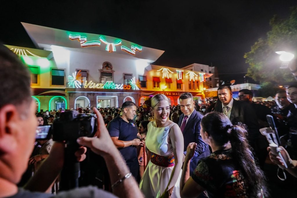 Mazatlán gritó con alma y corazón en una noche de historia, música y tradición (8)