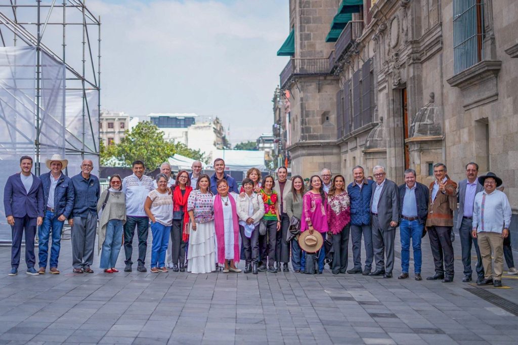 Gobernador Rocha presente en la celebración del primer año de labores de la presidenta Claudia Sheinbaum 2025 6