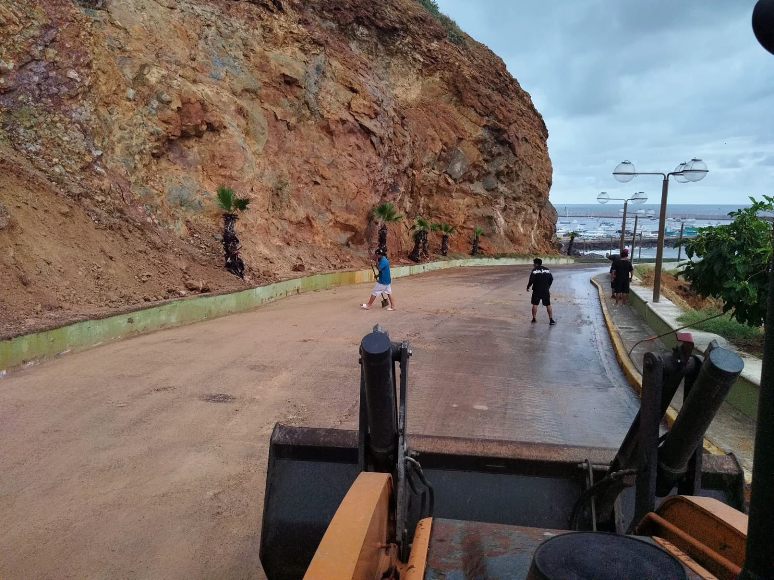 Gobierno de Mazatlán atendió de manera inmediata los efectos de la tormenta tropical Raymond Gobierno de Mazatlán atendió de manera inmediata los efectos de la tormenta tropical Raymond 2025