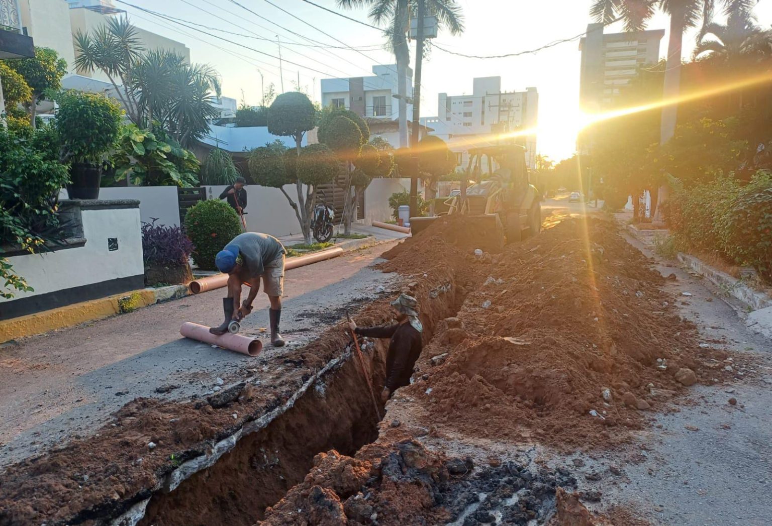 JUMAPAM sustituye red de atarjeas en Gaviotas