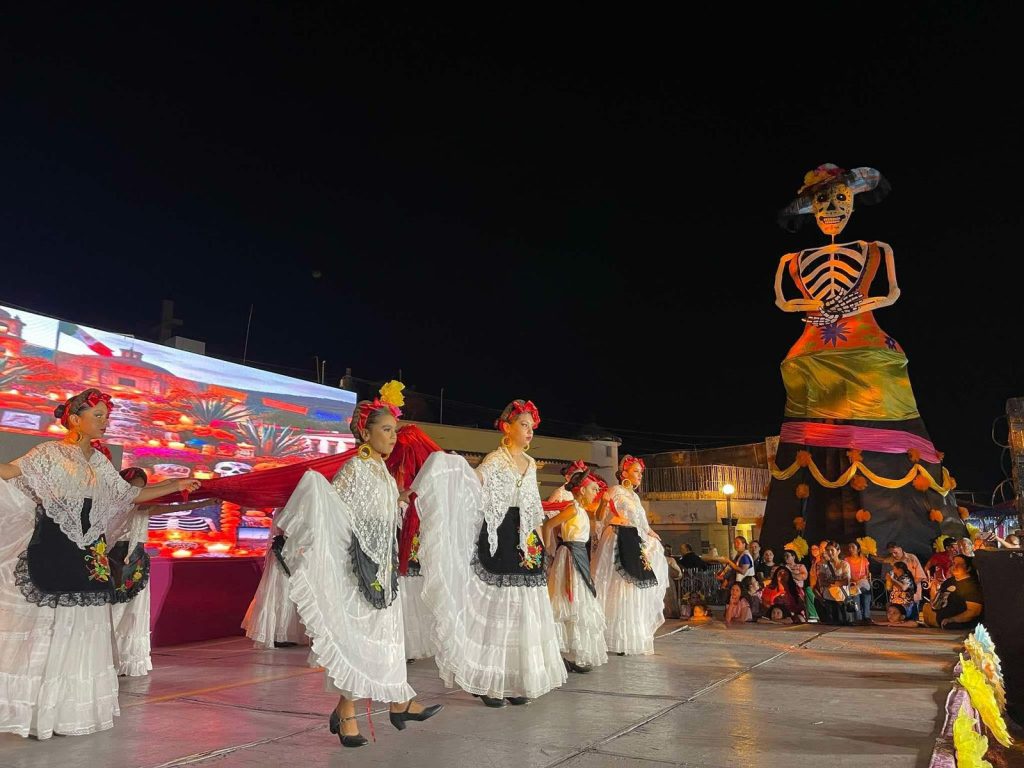 Rosario listo para celebrar en grande Día de Muerto (2)