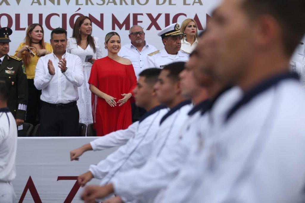 Encabeza Presidenta Estrella Palacios desfile cívico-militar-deportivo por el 115 aniversario de la Revolución Mexicana