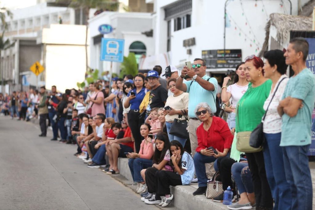 Encabeza Presidenta Estrella Palacios desfile cívico-militar-deportivo por el 115 aniversario de la Revolución Mexicana (7)