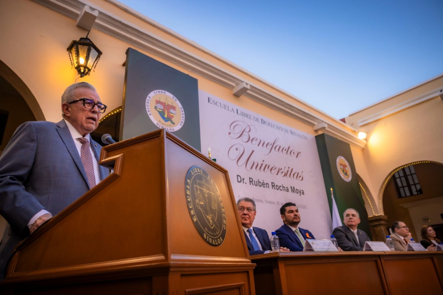 Recibe Gobernador Rocha Moya la distinción “Benefactor Universitas” de la Escuela Libre de Derecho de Sinaloa