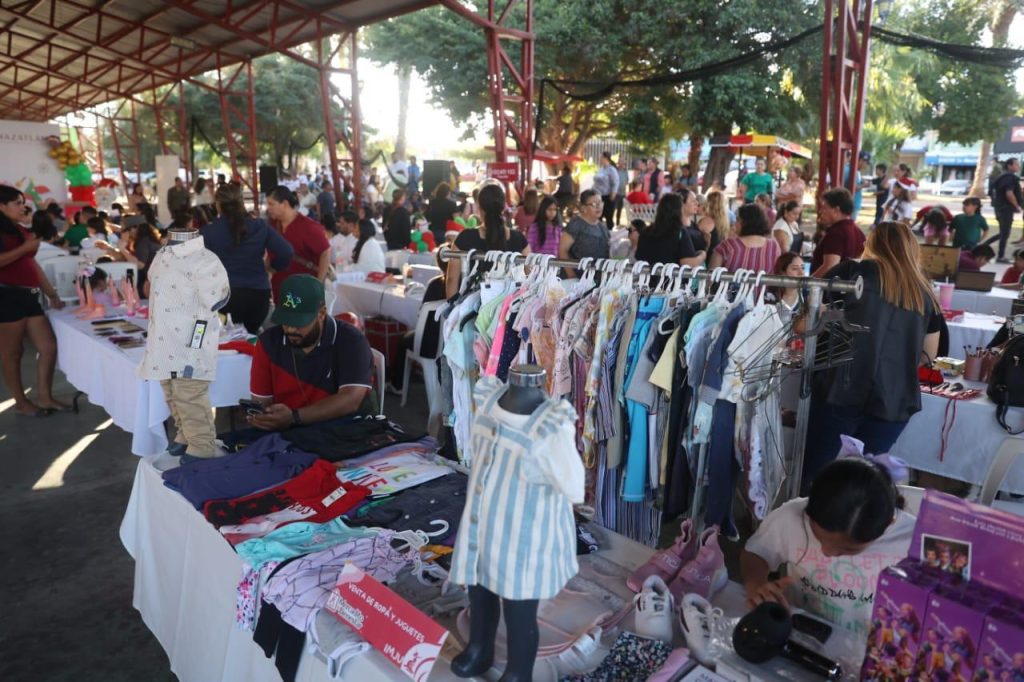 Celebra Estrella Palacios realización del “Mercadito Navideño del Bienestar”