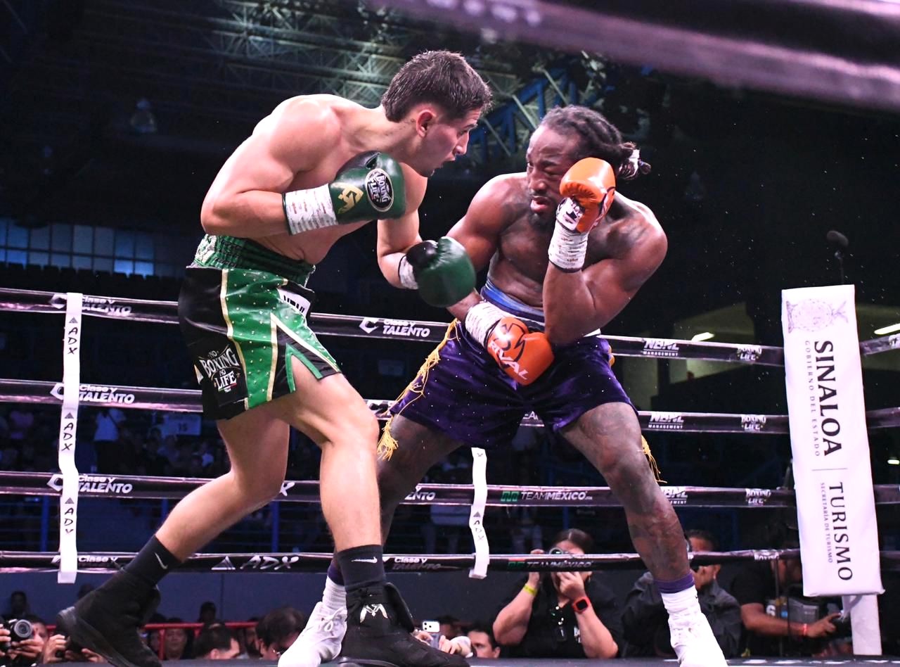 El universitario Marco Verde vence por decisión unánime a Raphael Igbowke en Mazatlán. 2025 2