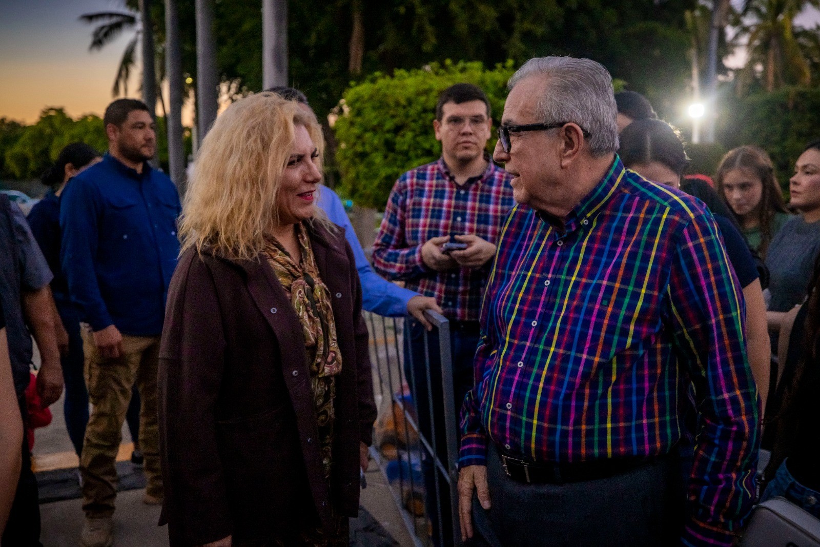 Gobernador de Sinaloa Rocha Moya encabezó el encendido del monumental árbol de Navidad en Palacio de Gobierno 2025 21