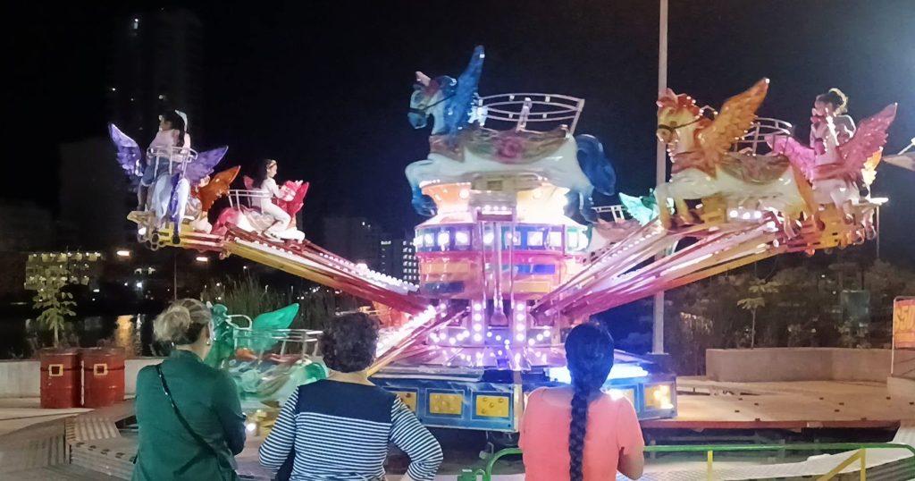 Inaugura Estrella Palacios la Villa Navideña en el Parque Central 2025 6