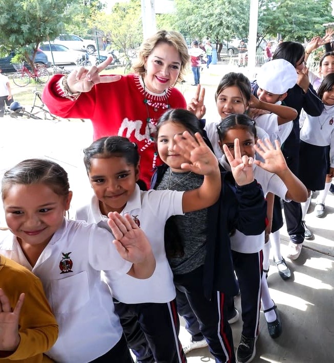 Primer día de caravana navideña de DIF Sinaloa Dra. Eneyda Rocha Ruiz 2025 1