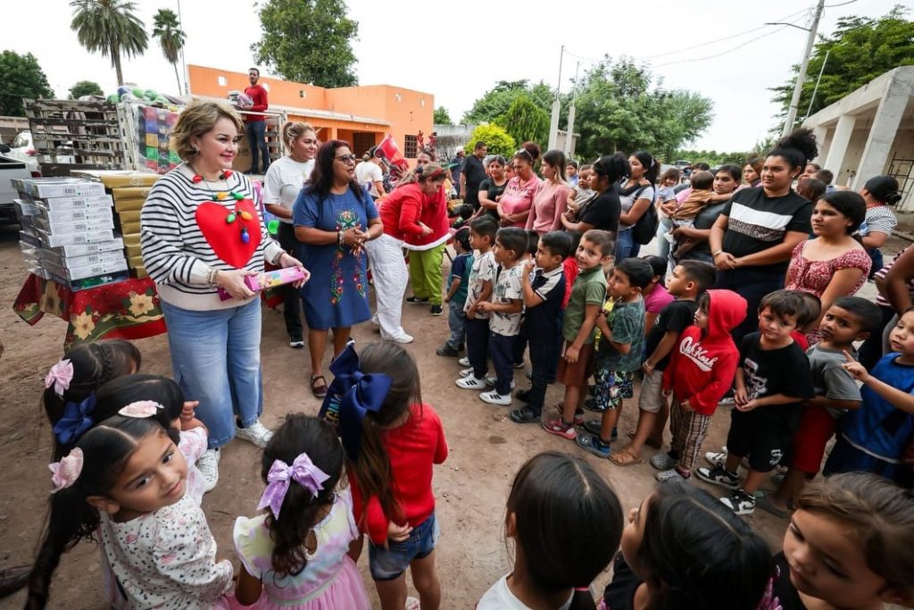 Primer día de caravana navideña de DIF Sinaloa Dra. Eneyda Rocha Ruiz 2025 2