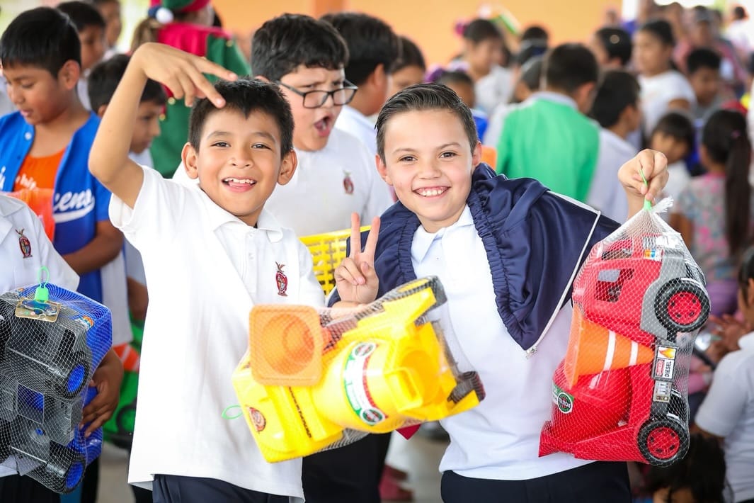 Primer día de caravana navideña de DIF Sinaloa Dra. Eneyda Rocha Ruiz 2025 3