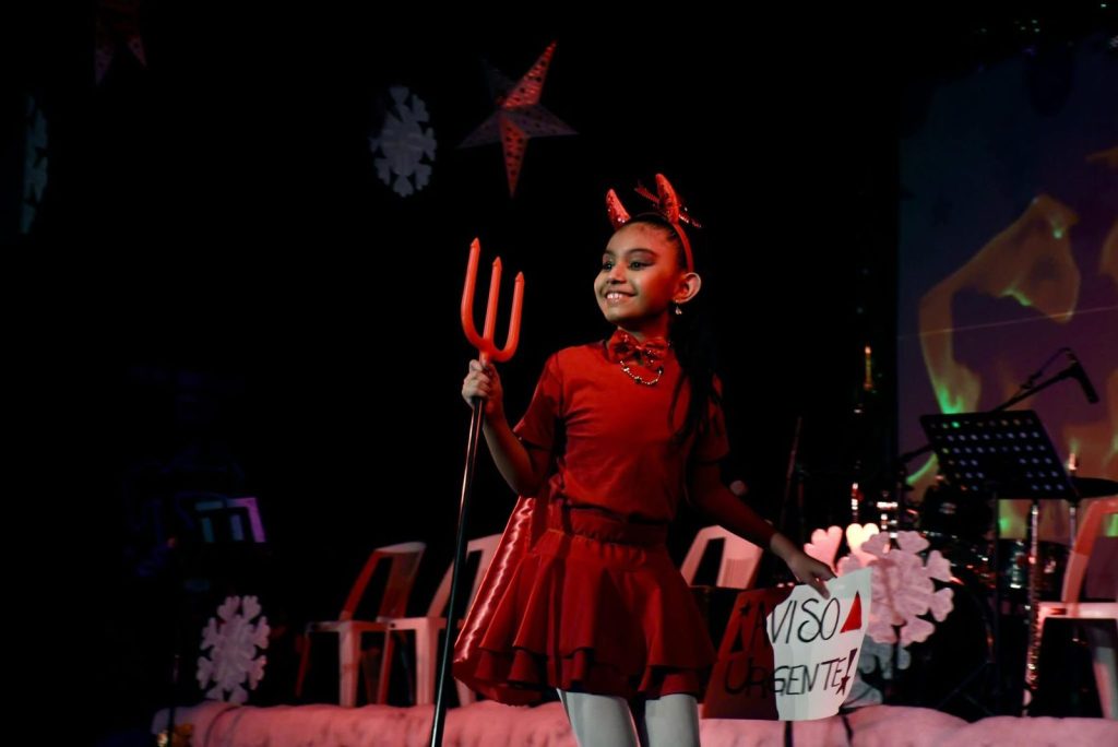 Se ilumina la UAS con la magia decembrina y el tradicional Encendido del Árbol y Gala Navideña “Relatos de una Navidad” 2025 12