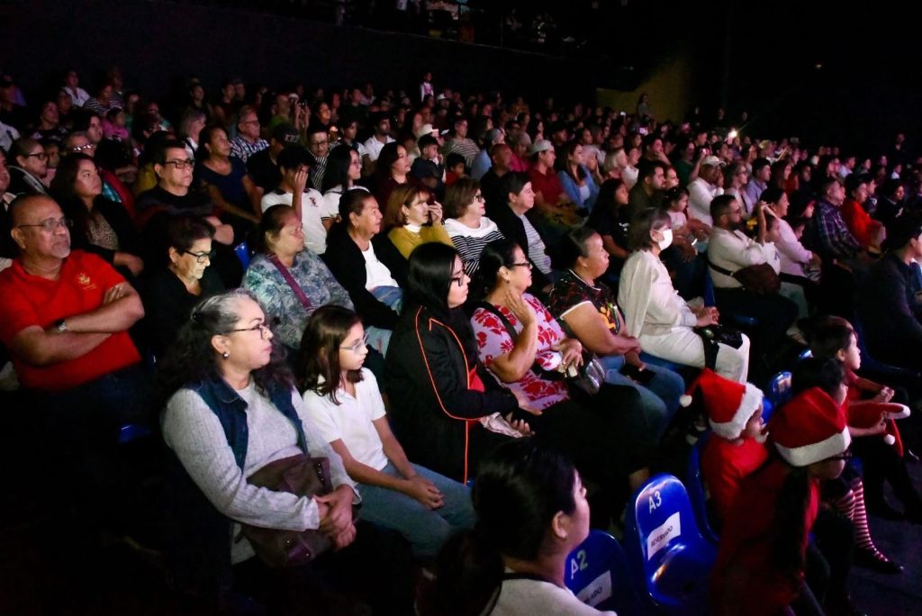 Se ilumina la UAS con la magia decembrina y el tradicional Encendido del Árbol y Gala Navideña “Relatos de una Navidad” 2025 4