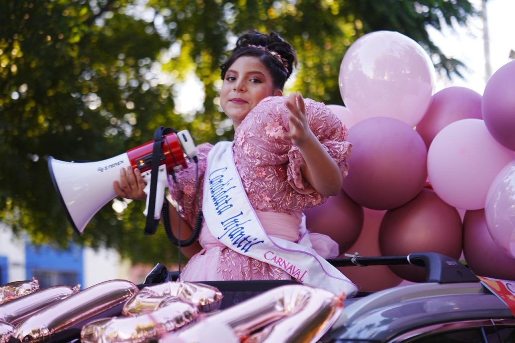 ¡Arriba la Tambora! Eileen Cruz y Guillermo Orrante lideran votaciones tras alegre manifestación de Carnaval 2026 (1)