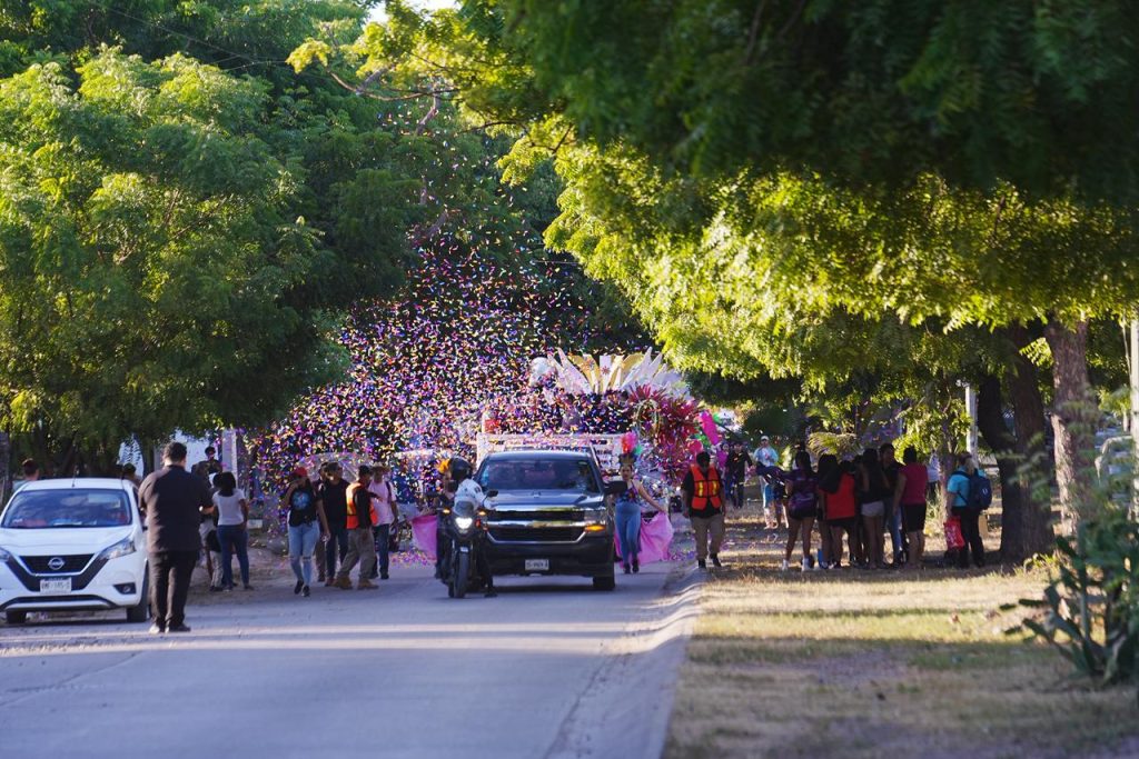 ¡Arriba la Tambora! Eileen Cruz y Guillermo Orrante lideran votaciones tras alegre manifestación de Carnaval 2026 (24)
