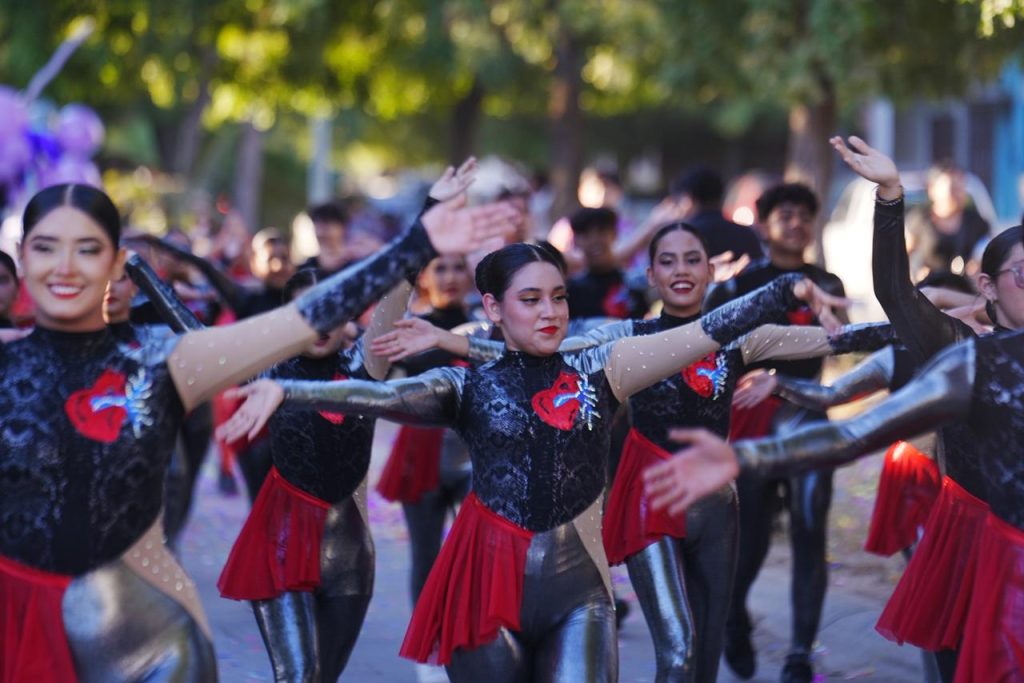 ¡Arriba la Tambora! Eileen Cruz y Guillermo Orrante lideran votaciones tras alegre manifestación de Carnaval 2026 (28)