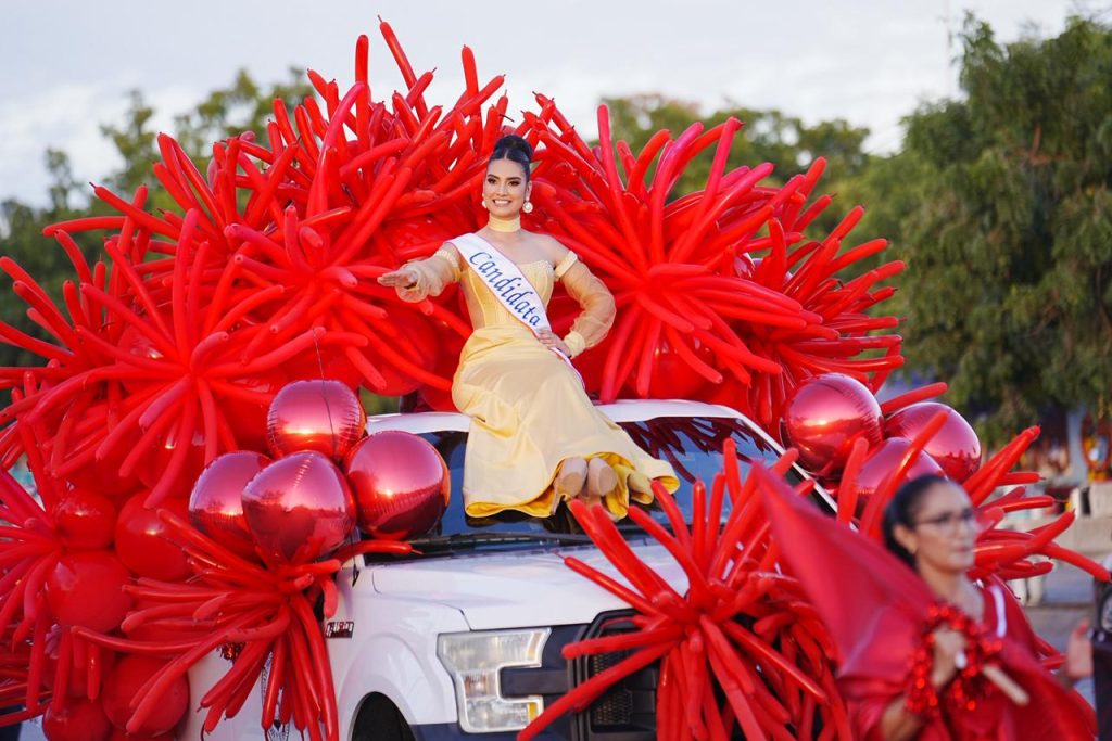 ¡Arriba la Tambora! Eileen Cruz y Guillermo Orrante lideran votaciones tras alegre manifestación de Carnaval 2026 (7)