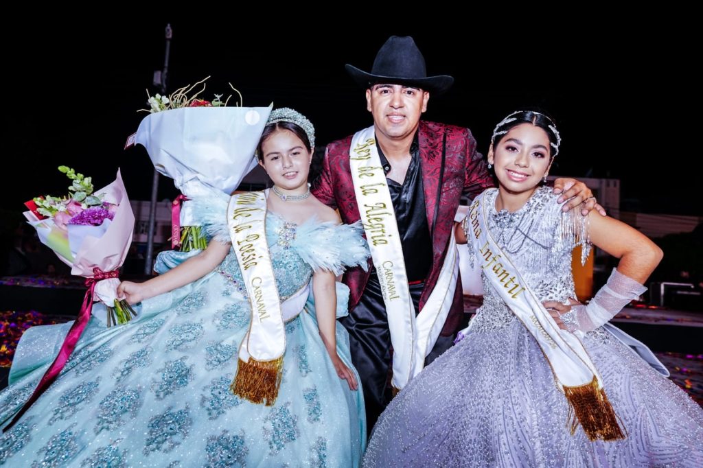 Eileen Cruz y Javier Osuna “El Chiras” se coronan como los nuevos soberanos del Carnaval de Mazatlán 2026 Las Reinas y el Rey