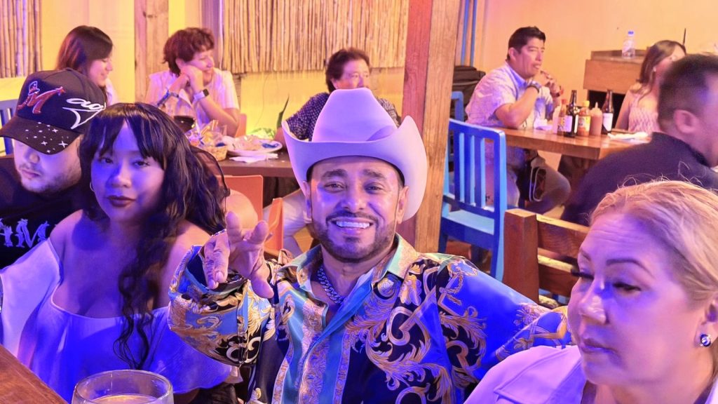 ¡Noche de Estrellas y Pirotecnia! en el tercer aniversario de “El Muchacho Alegre” de la zona dorada 2026 123