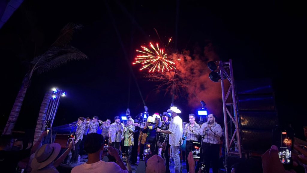 ¡Noche de Estrellas y Pirotecnia! en el tercer aniversario de “El Muchacho Alegre” de la zona dorada 2026 a1