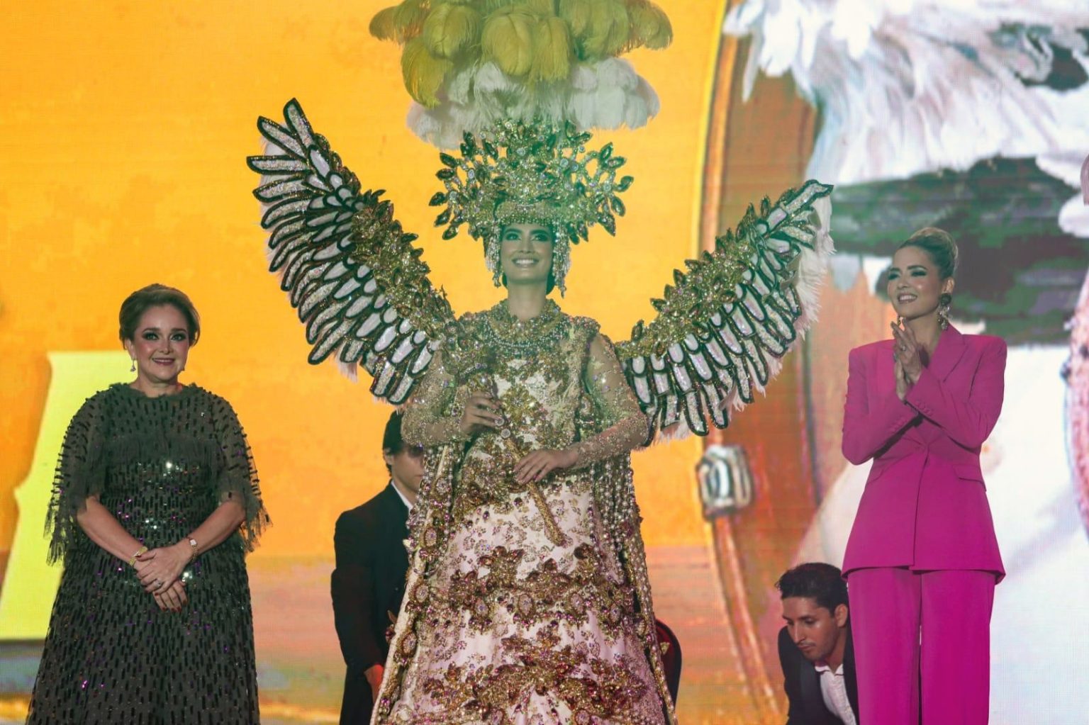 Anahí I es Coronada como, Reina del Carnaval de Mazatlán “Arriba la Tambora” por Estrella Palacios Domínguez y Eneyda Rocha Ruíz Anahí I es Coronada como, Reina del Carnaval de Mazatlán “Arriba la Tambora” por Estrella Palacios Domínguez y Eneyda Rocha Ruíz 2026 a