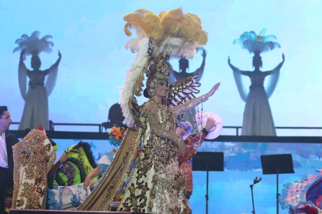 Anahí I es Coronada como, Reina del Carnaval de Mazatlán “Arriba la Tambora” por Estrella Palacios Domínguez y Eneyda Rocha Ruíz 2026 a 2