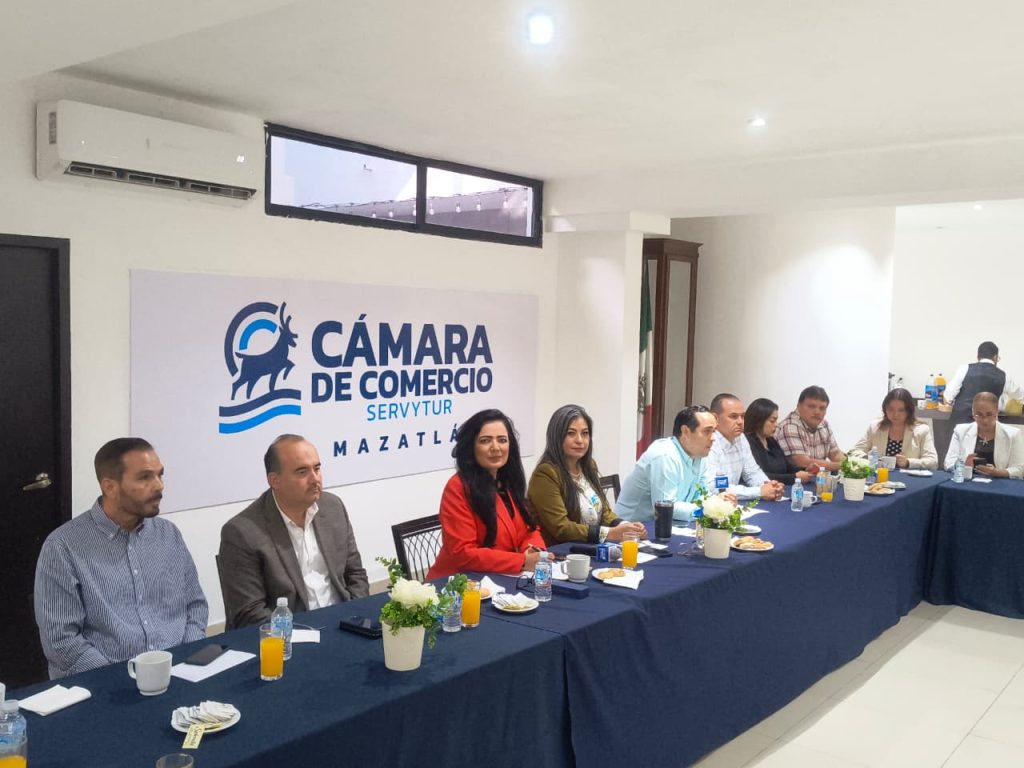 Cámara de Comercio de Mazatlán recibe al Director de Desarrollo Urbano Sustentable (5)