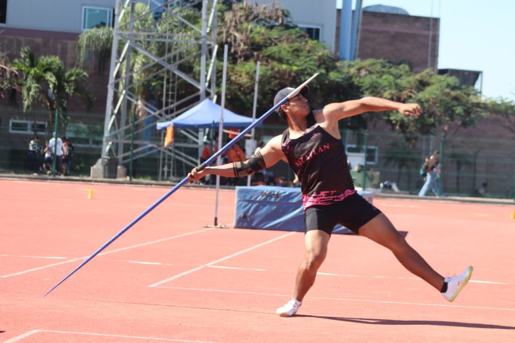 Mazatlecos brillan en la primera jornada del estatal de atletismo (10)