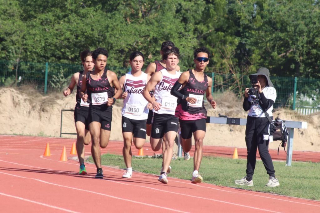 Mazatlecos brillan en la primera jornada del estatal de atletismo (16)