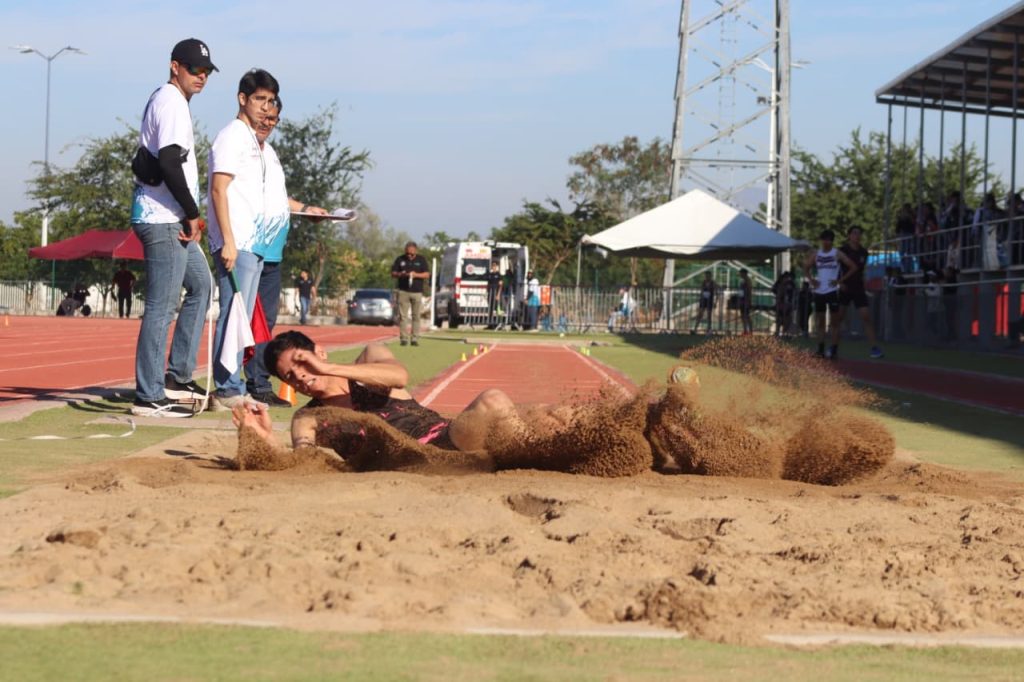Mazatlecos brillan en la primera jornada del estatal de atletismo (21)