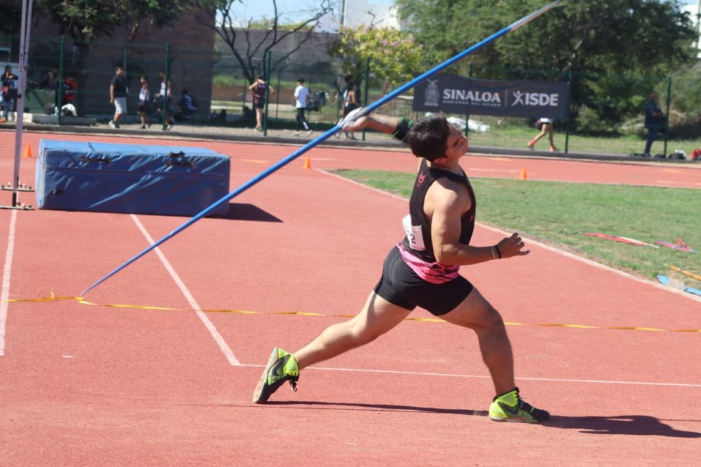 Mazatlecos brillan en la primera jornada del estatal de atletismo (8)