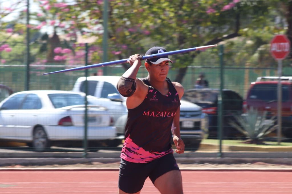 Mazatlecos brillan en la primera jornada del estatal de atletismo (9)