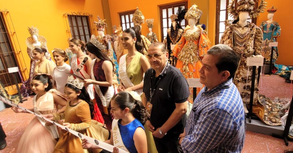Se engalana el Centro Histórico de Mazatlán con la Expo de Vestidos de Ex Reinas del Carnaval 2026