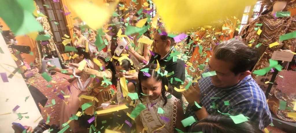 Se engalana el Centro Histórico de Mazatlán con la Expo de Vestidos de Ex Reinas del Carnaval 2026 2