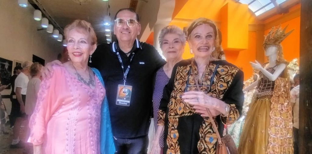 Se engalana el Centro Histórico de Mazatlán con la Expo de Vestidos de Ex Reinas del Carnaval 2026 4